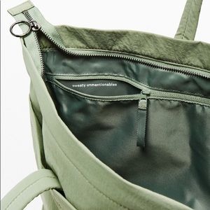 Lululemon On my Level Tote Large 15L